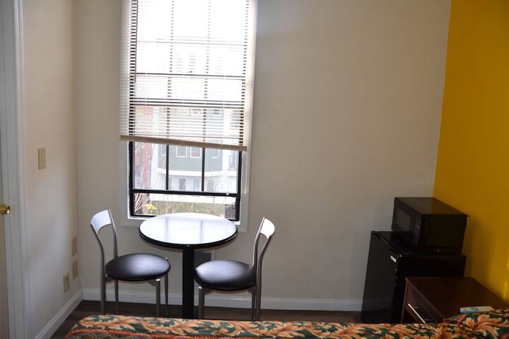 Room 21 of 34