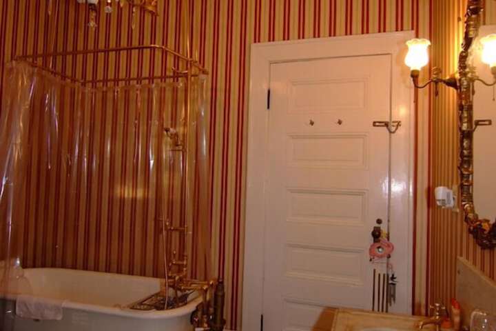 Room 23 of 38