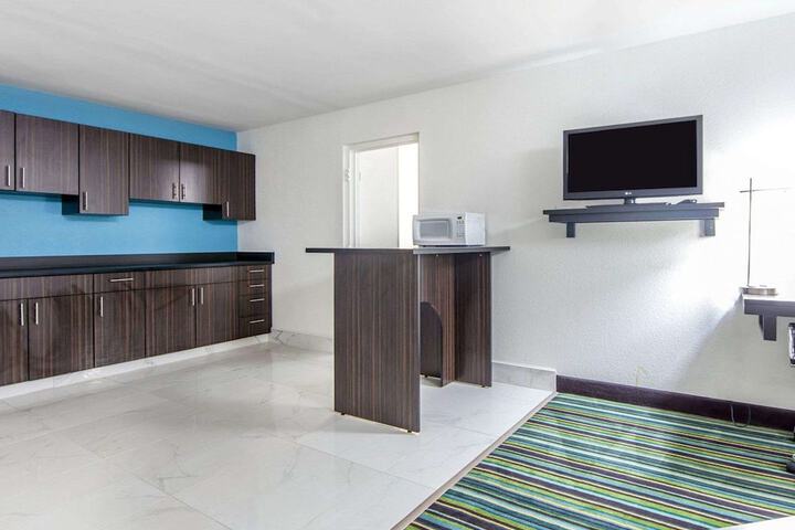 Room 13 of 32