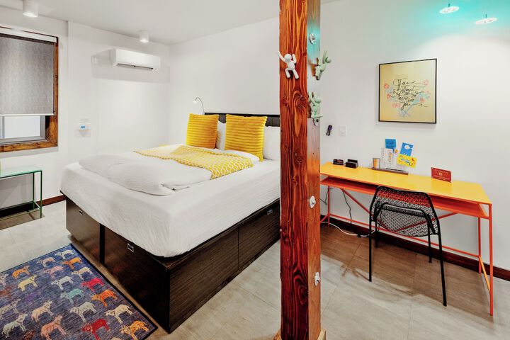 Room 72 of 158