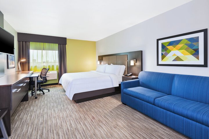 Room 8 of 33