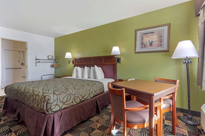 Room 16 of 26