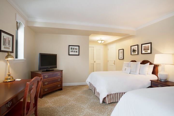 Room 11 of 40