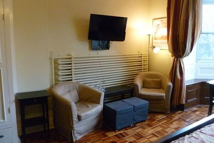 Room 15 of 31