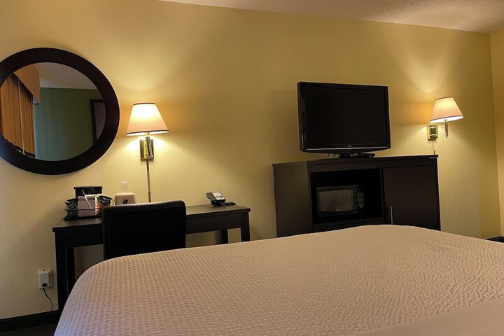 Super 8 by Wyndham Colby