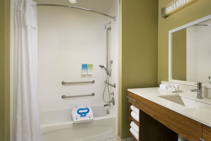 Room 15 of 27
