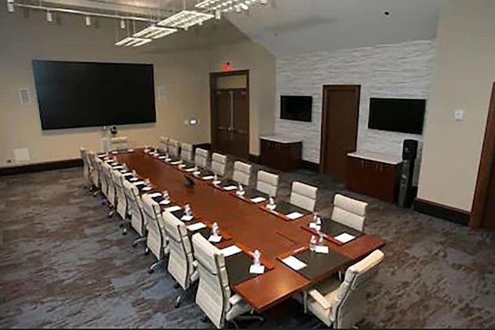 Business Center 119 of 121