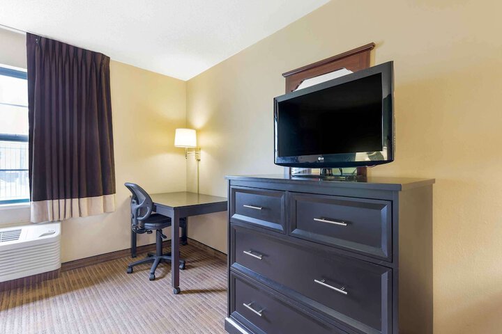 Room 15 of 28