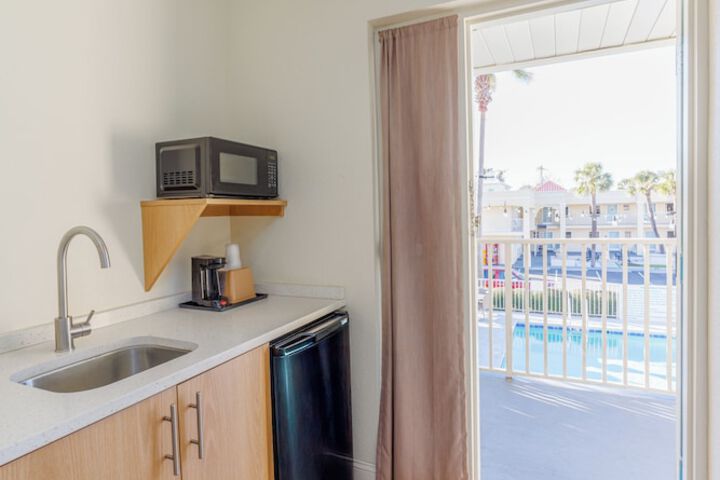 Dunes Inn & Suites