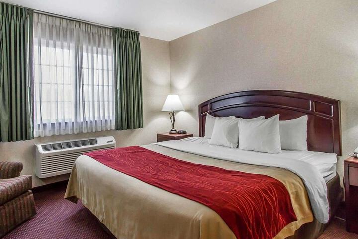 Quality Inn & Suites Fort Madison near Hwy 61