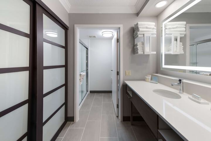 Hampton Inn & Suites Chicago / Hoffman Estates