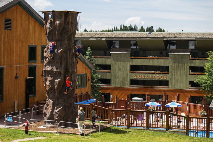 Hotel Exterior 67 of 94