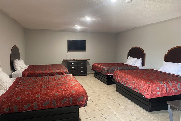 Room 24 of 30