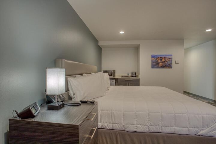 Room 33 of 38