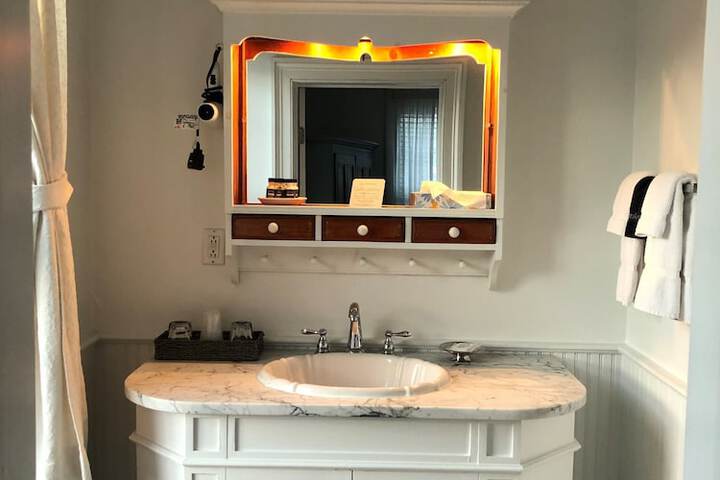 Room 32 of 56