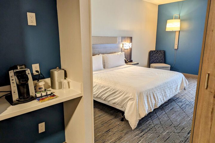 Holiday Inn Express Indianapolis Airport by IHG