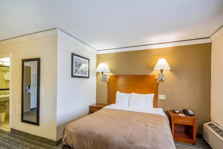 Quality Inn & Suites Kansas City - Independence I-70 East
