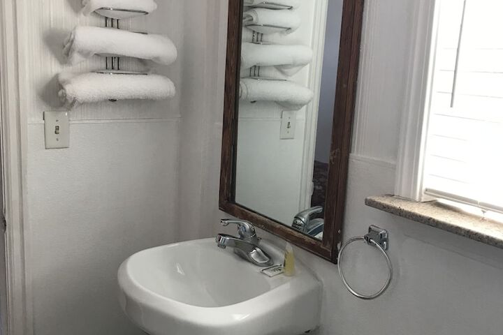 Room 12 of 32