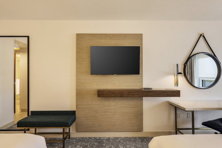 Room 27 of 83