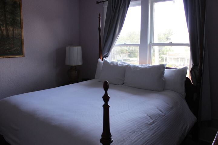 Room 93 of 104
