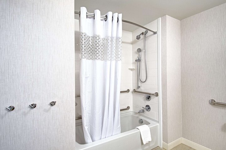 Room 25 of 47
