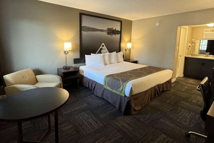 Room 30 of 37