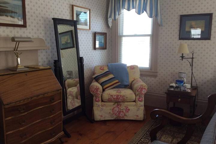 Room 11 of 37