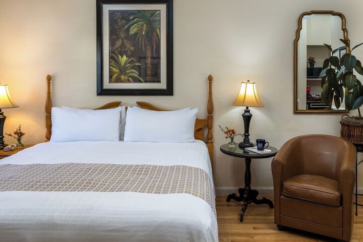 Room 53 of 221