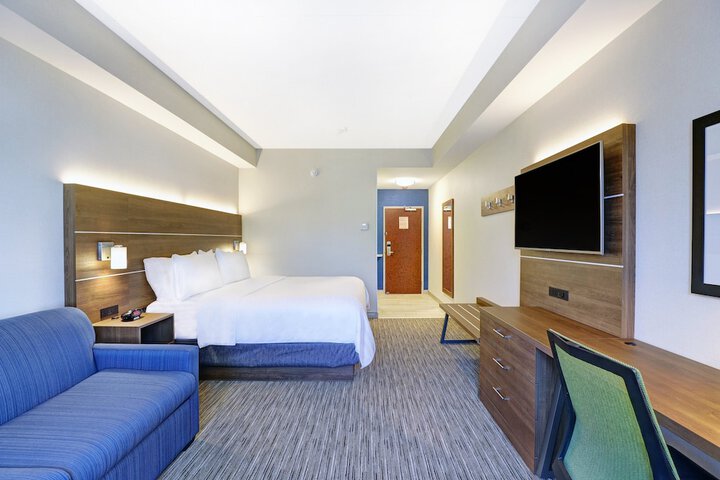 Room 10 of 40