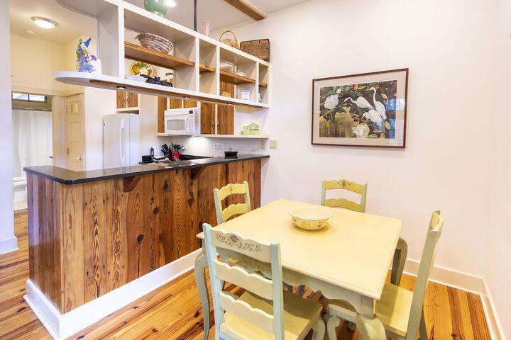 Hibiscus Coffee & Guesthouse