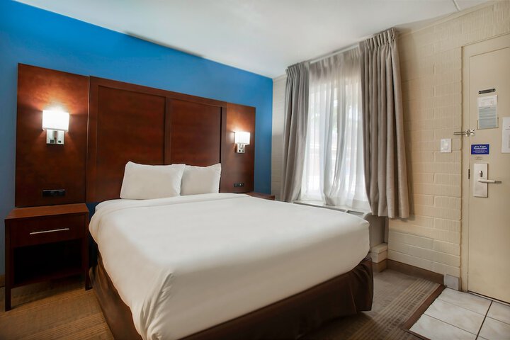 Room 17 of 35