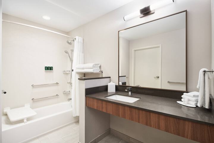 Room 16 of 27