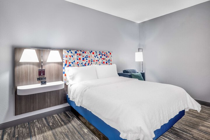 Room 32 of 43
