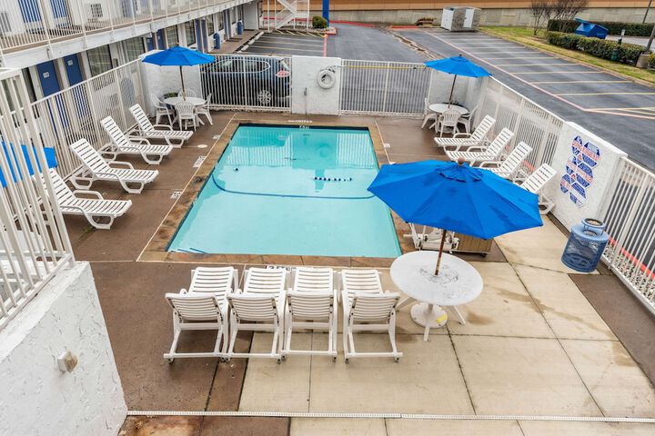 Pool 11 of 38