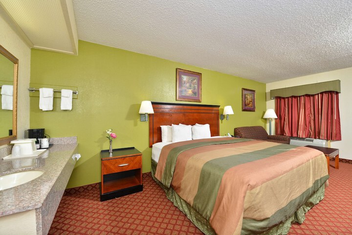 Room 10 of 17