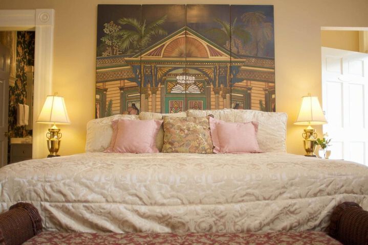 Lookaway Inn