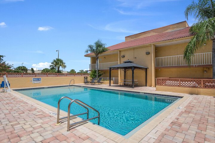 Pool 12 of 40