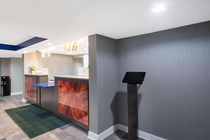 Business Center 48 of 48