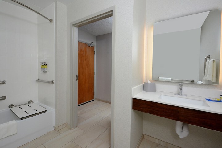 Room 26 of 43