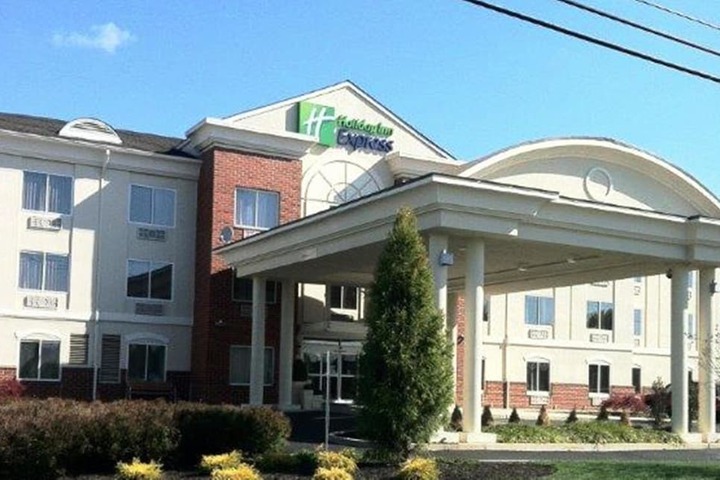 Hotel 8 of 80