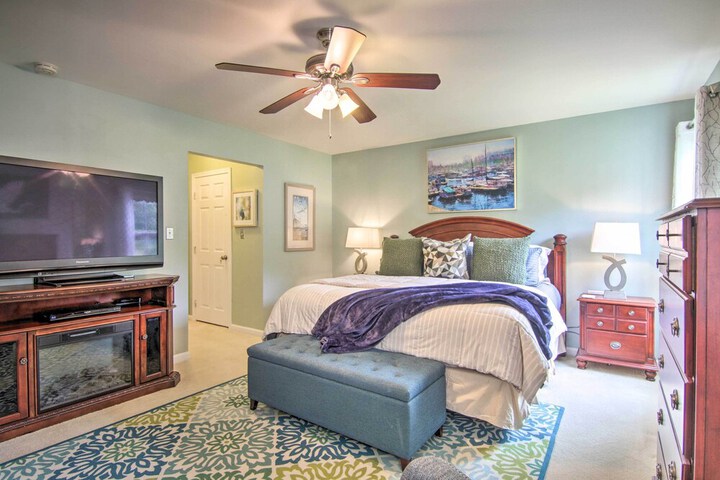 5 Mi to Bethany Beach: Chic Home w / Grill!