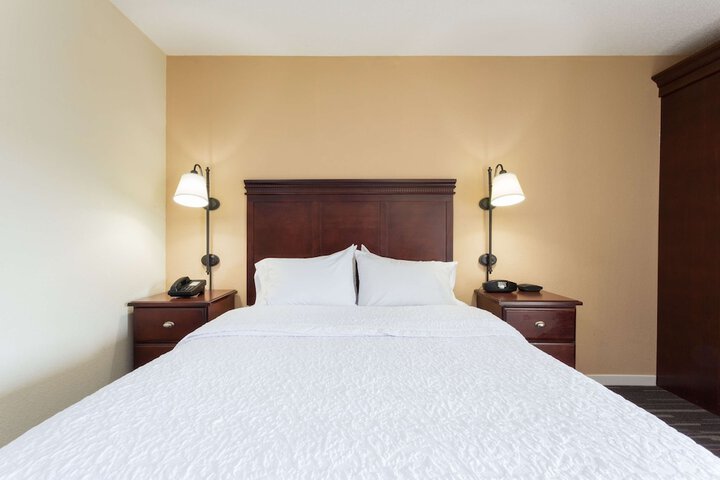 Room 28 of 43