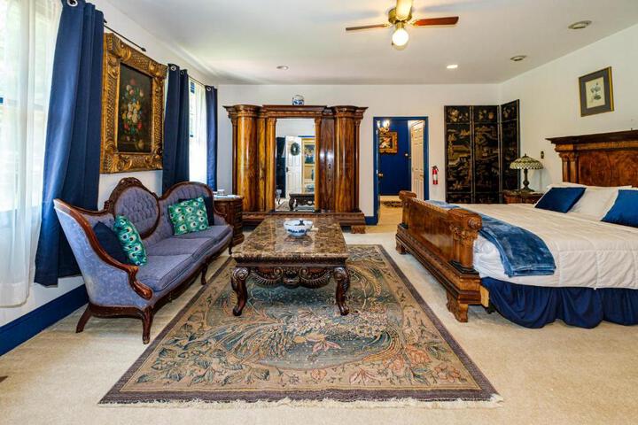 STONE MANOR BED & BREAKFAST INN