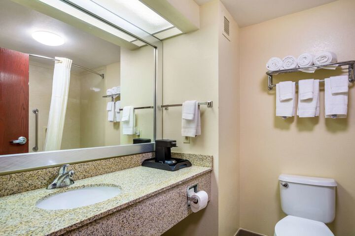 Room 21 of 40