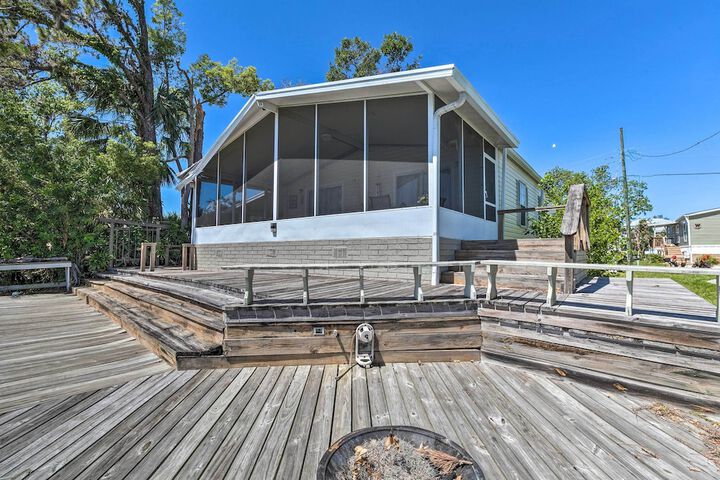 Anglers Getaway: Homosassa Home w / Boat Dock!