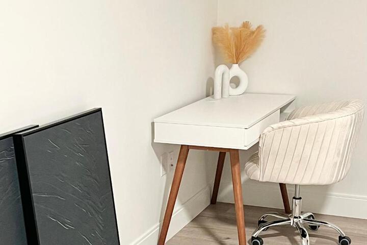 Modern 2 Bed Furnished Apartment in Quincy