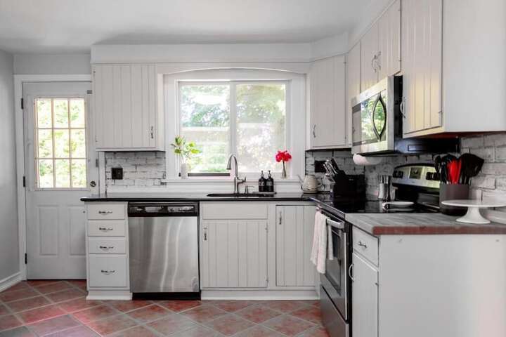 Family Cottage with 4 King Beds
