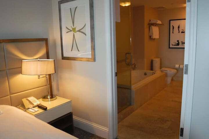 Room 25 of 77