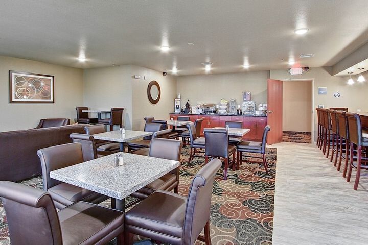 Cobblestone Hotel & Suites – Pulaski / Green Bay