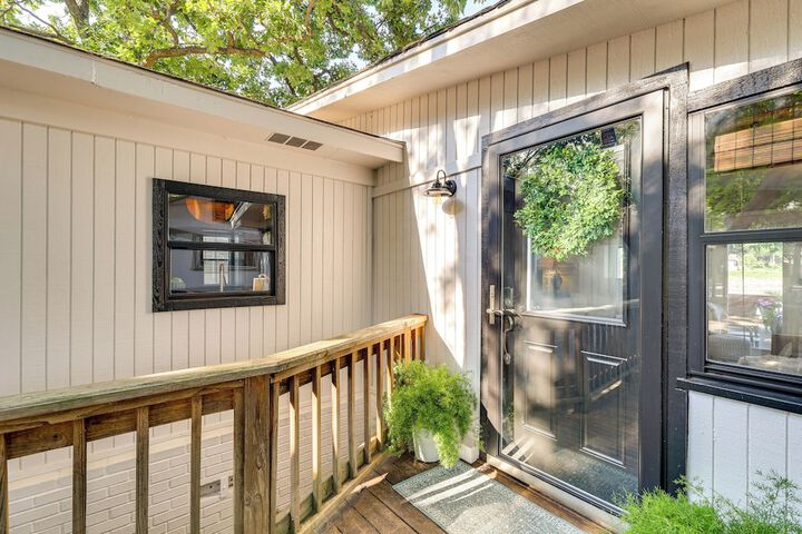 Waterfront Home w / Dock in South Grand Lake!